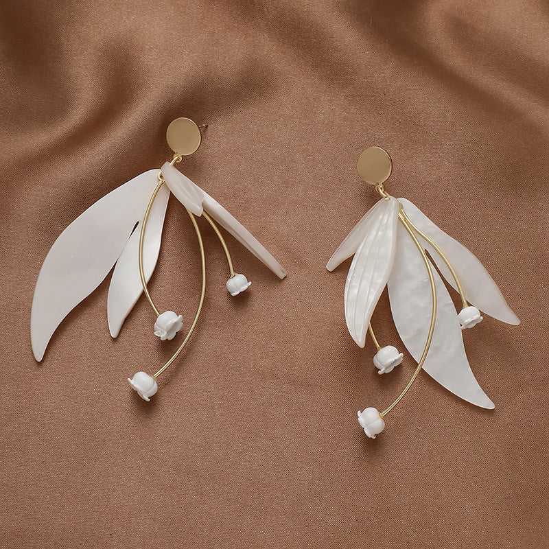 Women's Simple White Flower Petals Eardrops Niche High Sense Fashion Refined Earrings