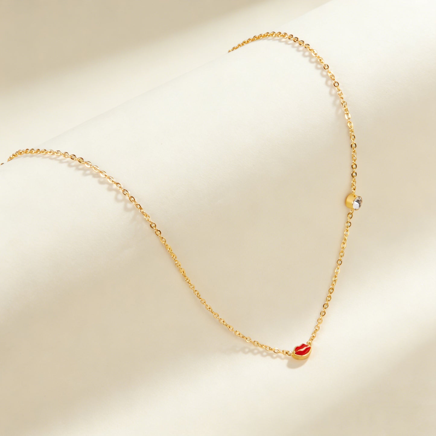 Women's Dripping Red Lip With Round Diamond Clavicle Chain Necklace