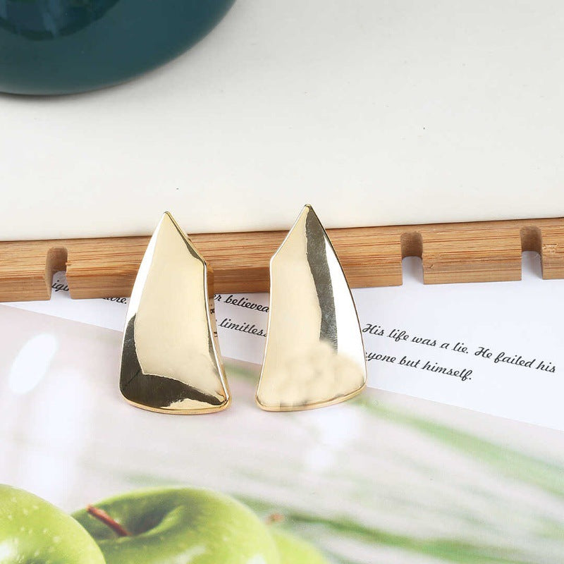 Women's Golden Irregular Geometric Shape Dignified Ear Earrings