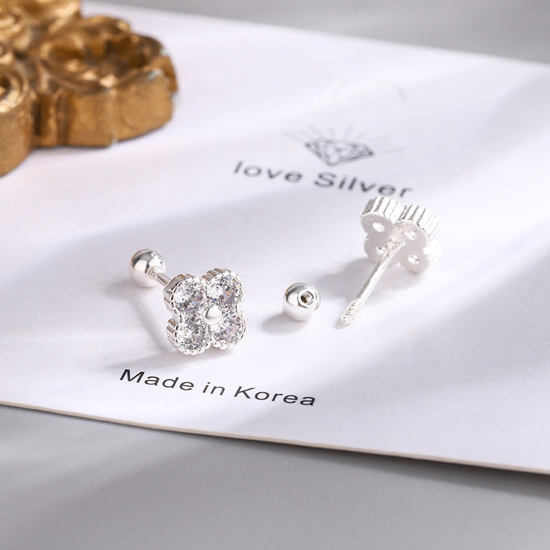 Clover Female Korean Style Fresh Simple Dignified Flowers Light Luxury Stud Earrings