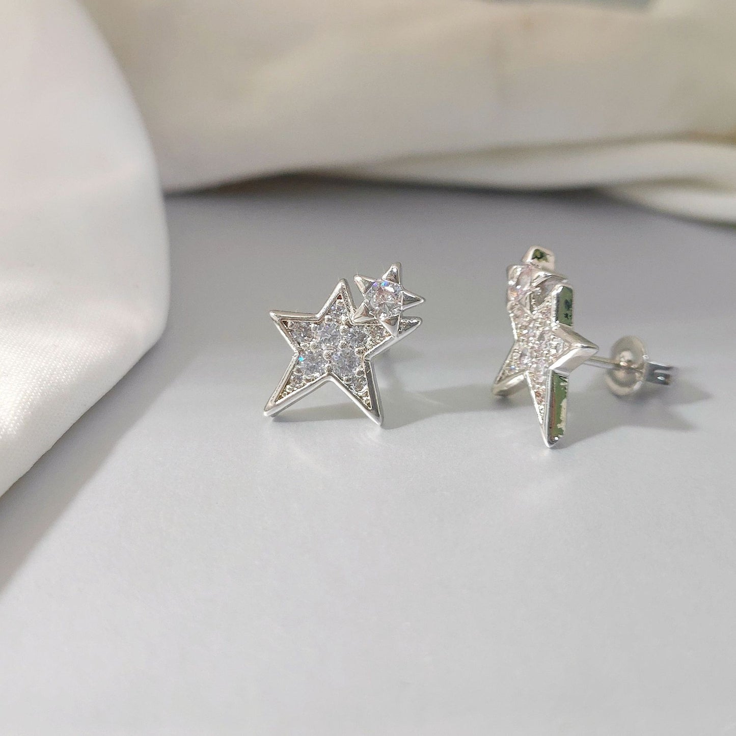 Gold-plated Zircon Niche High-grade Design Five-pointed Stud Earrings
