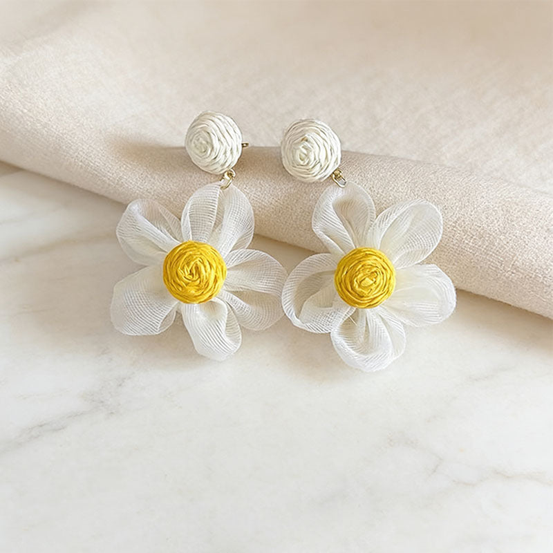 Women's Sier Needle Raffia Net Yarn Flowers For Affordable Luxury Fashion Stud Earrings