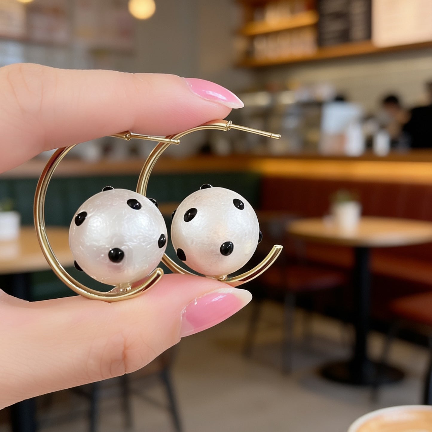 Wife's World Large Pearl Female Niche Earrings