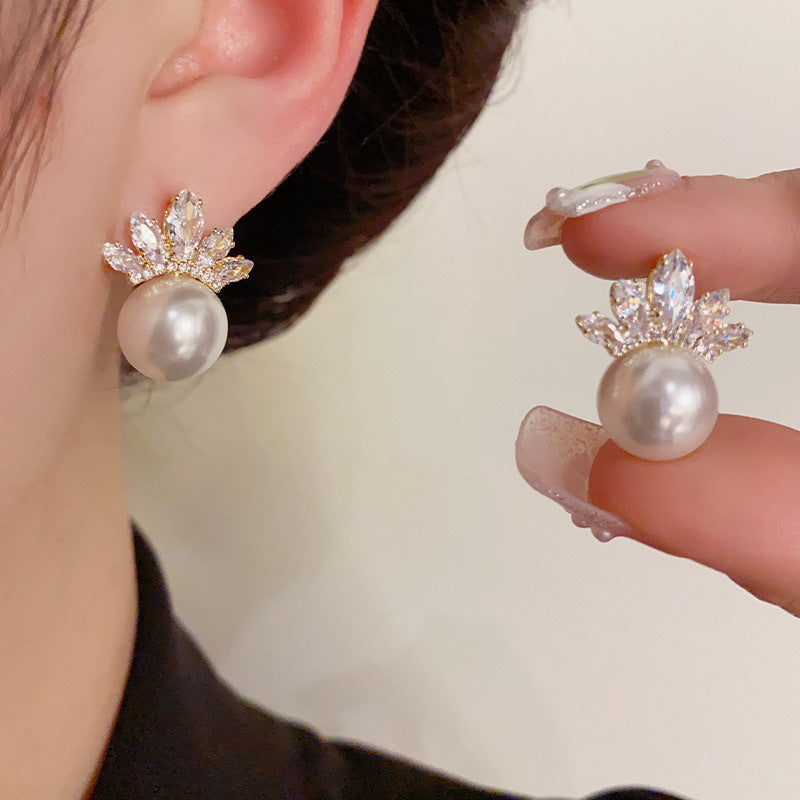 Women's Elegant Delicate Pearl Fashionable Niche Temperament Earrings