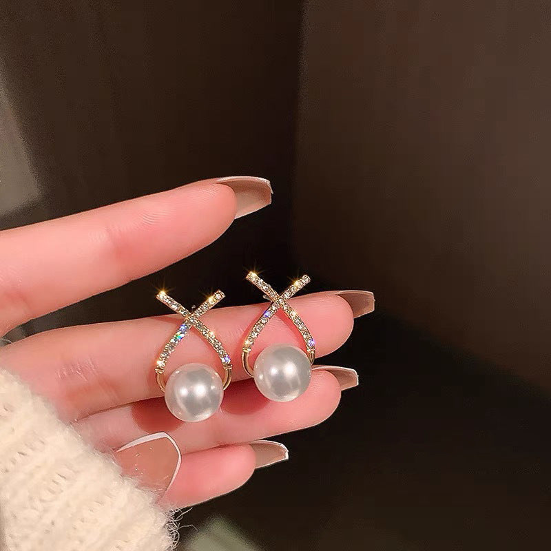 Women's Korean Style Metal Alloy Pearl High-grade Long Stall Light Stud Earrings