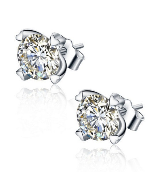 Live Simulation Moissanite Female With Hearts Sterling Stud Earrings