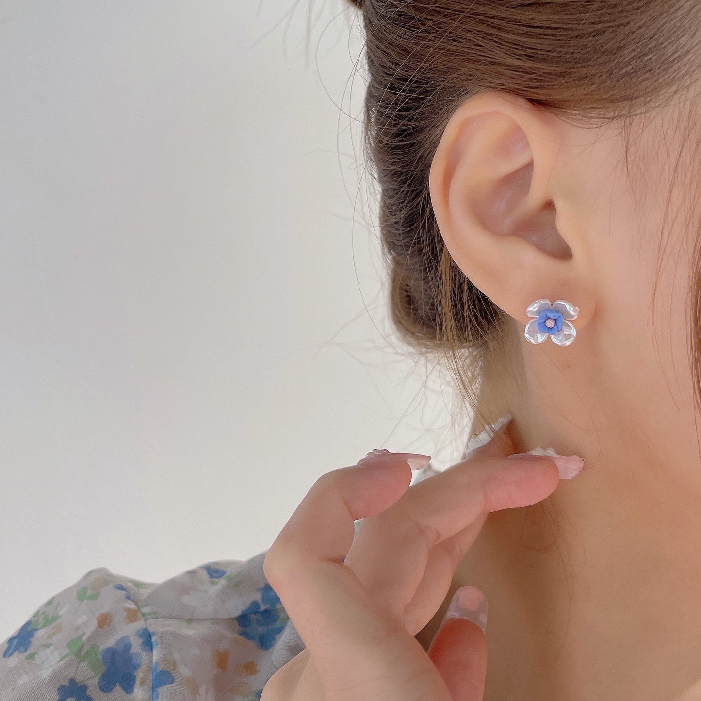 Women's Sier Needle Sweet Small Flower Retro Simple Fashion Mini Stud Earrings