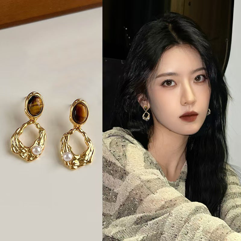 Women's Retro Coffee Color Style Light Luxury Temperament High Sense Stud Earrings