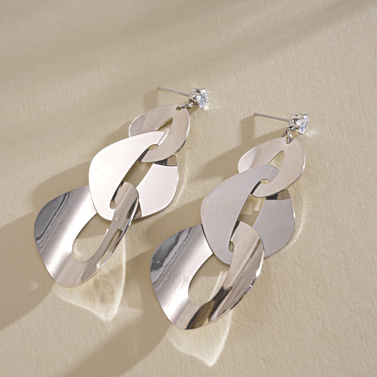 Geometric Cut Heart-shaped Oval Irregular Design Versatile Light Stud Earrings