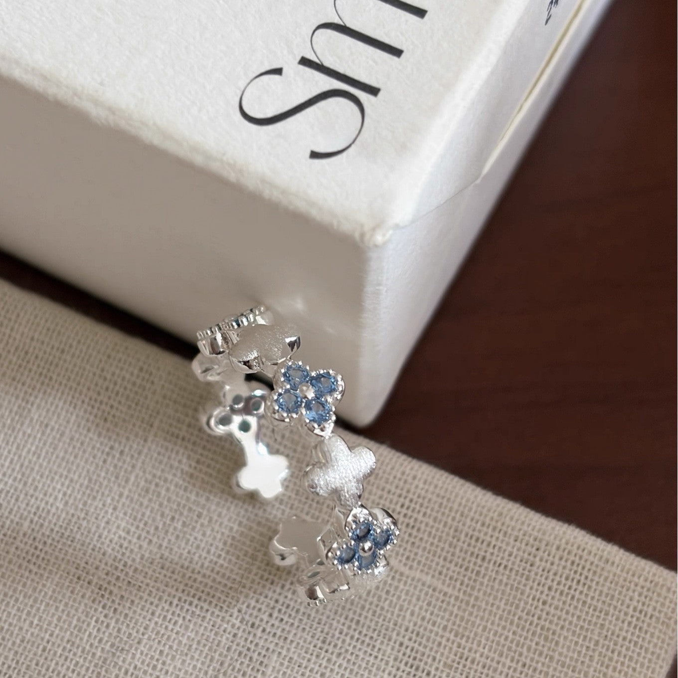 Women's Blue Heart-shaped Zircon Clover Brushed Minimalist Rings