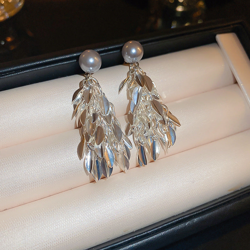 Women's Pearl Flower Fashionable High-grade French Entry Earrings