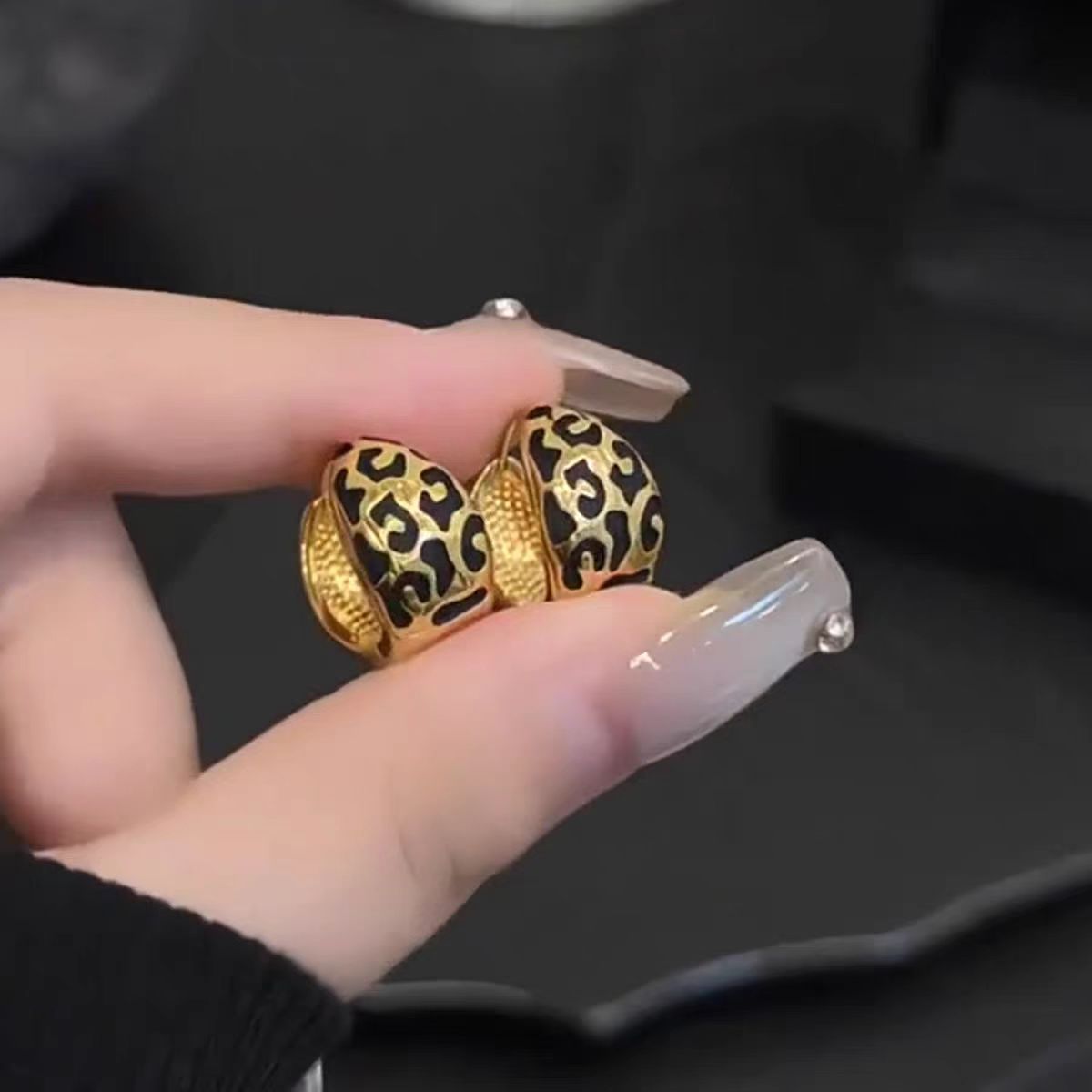 Leopard Print Oval Metal Ear Cuff Female Retro Affordable Luxury Earrings