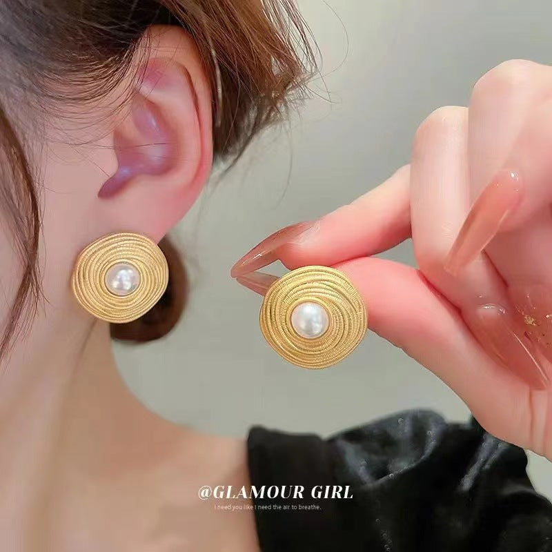 Fashionable Retro Winding Circle Pearl Sier Needle Earrings