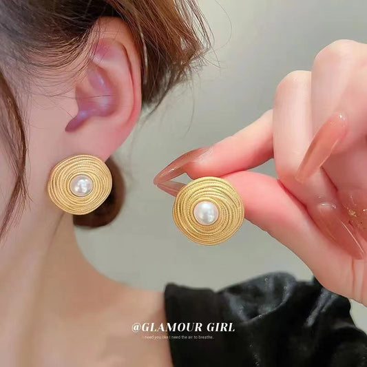 Fashionable Retro Winding Circle Pearl Sier Needle Earrings