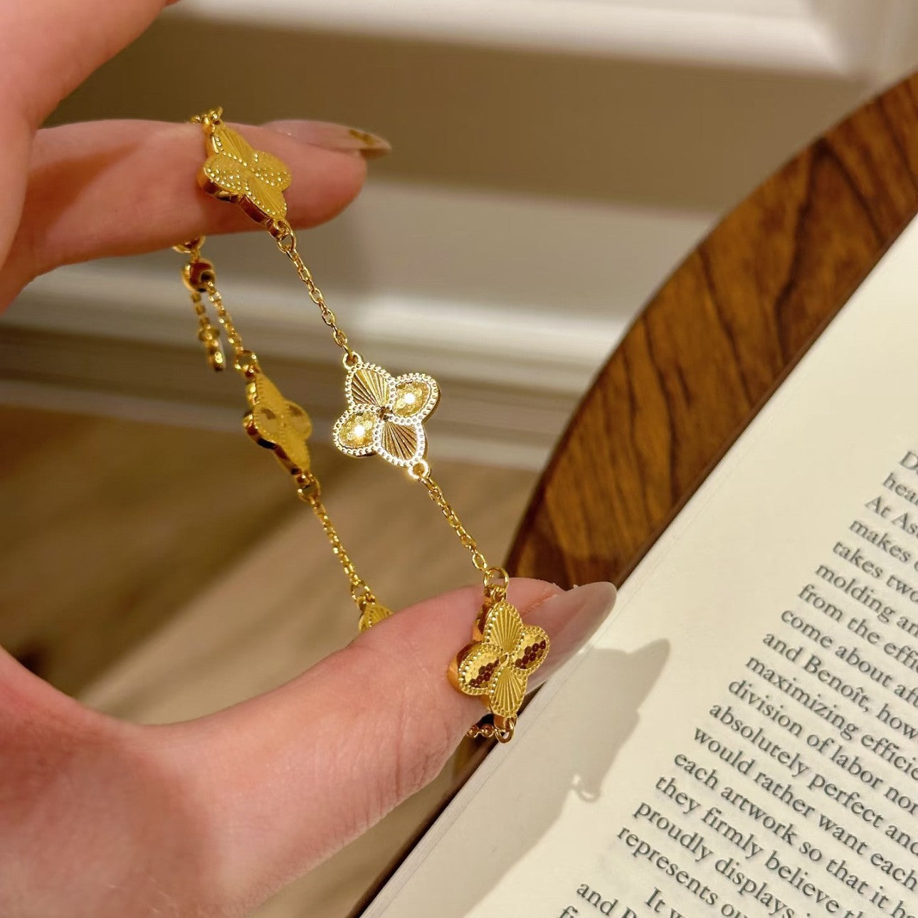Clover Female Sweet Cute Girlish Style Light Bracelets