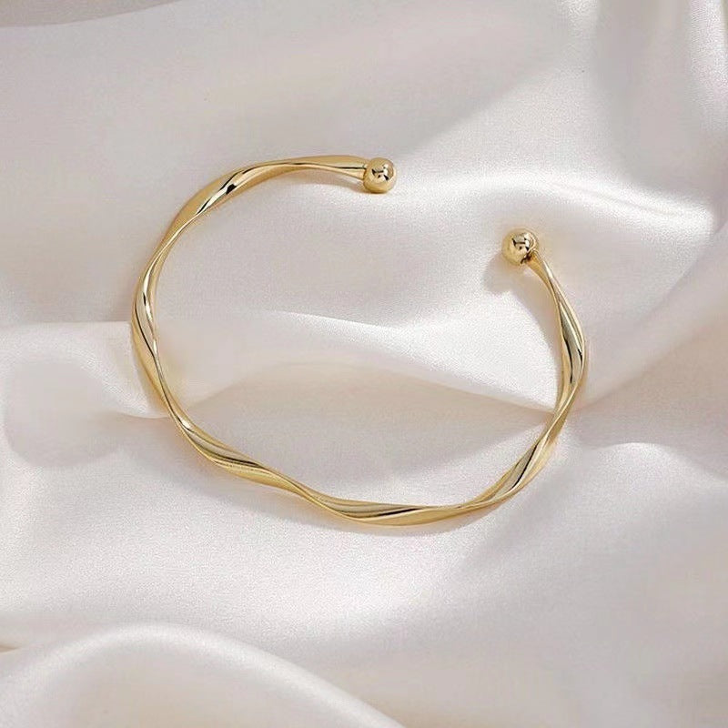 Women's Twisted Simple Fashion High-grade Trendy Design Girlfriends Cold Bracelets