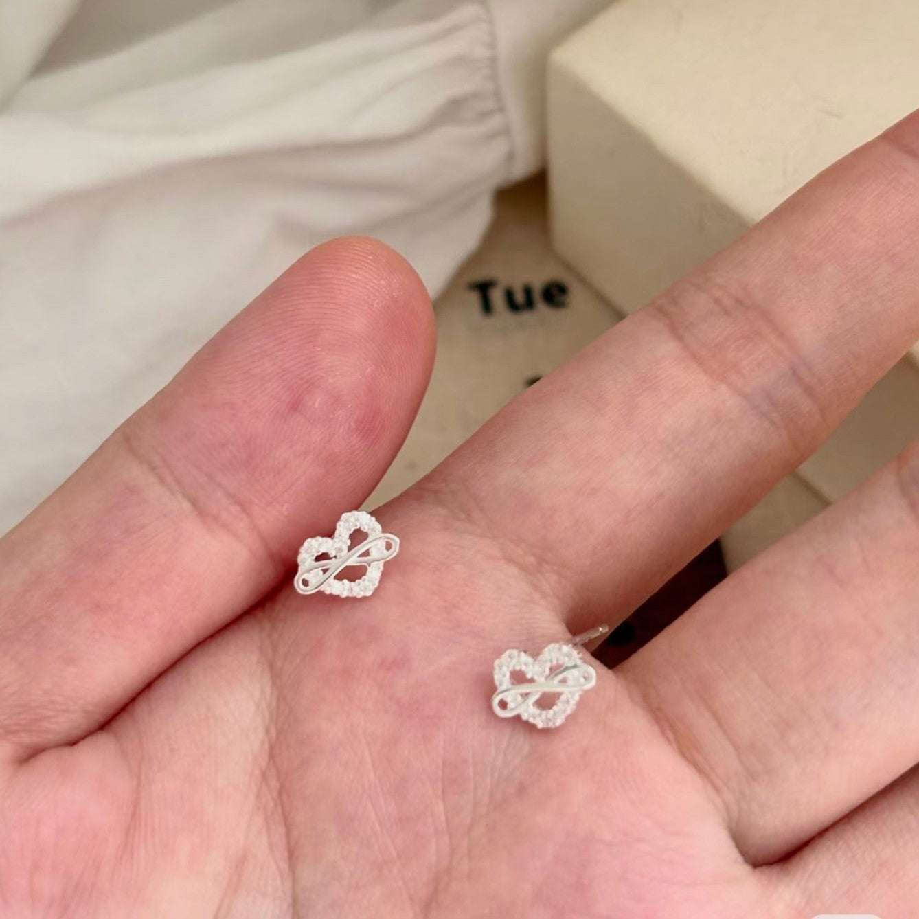 Loving Heart Winding Bow Light Luxury Niche Earrings