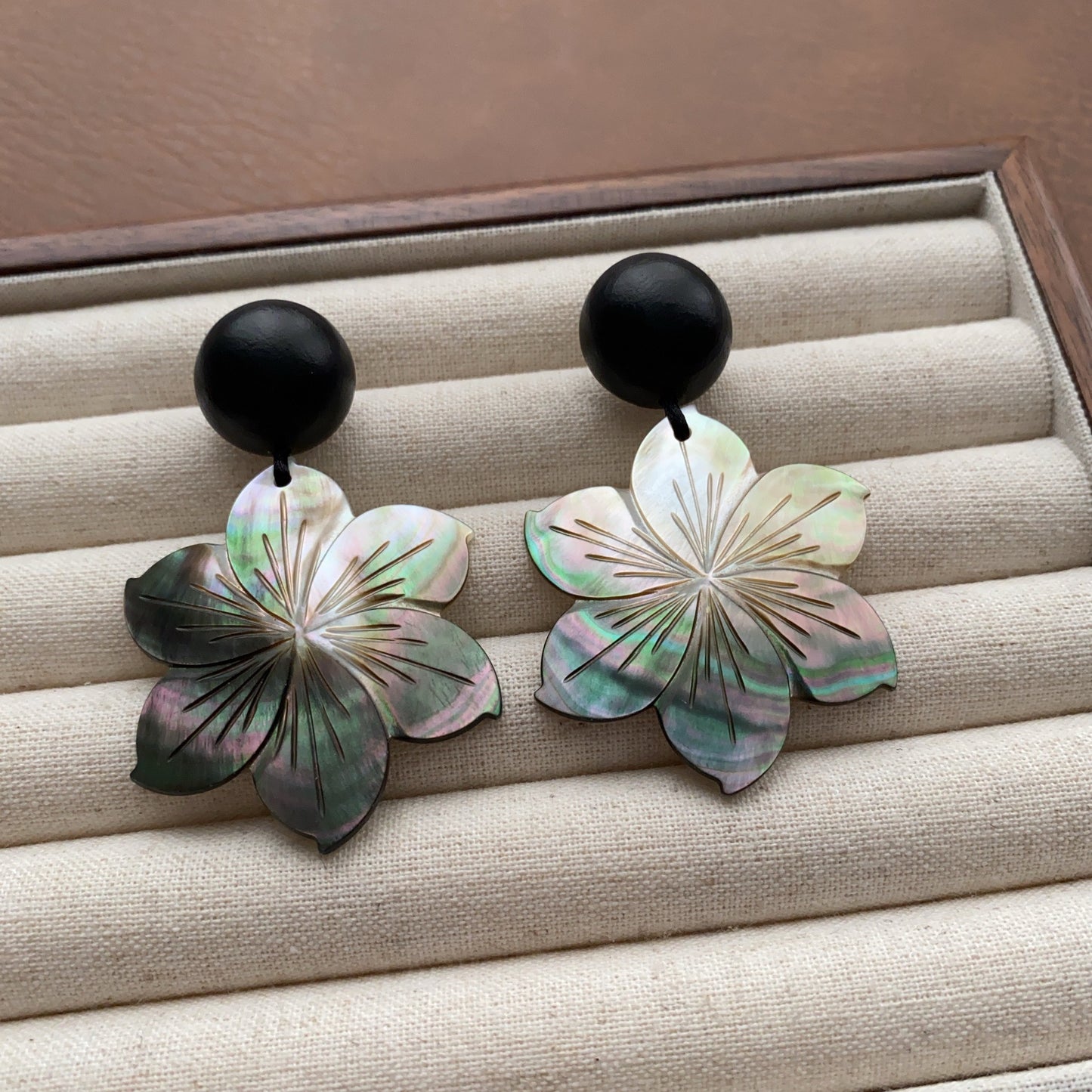 Solid Wood Fritillary Shell Geometric Eardrops Mild Luxury Retro Fashion Rings
