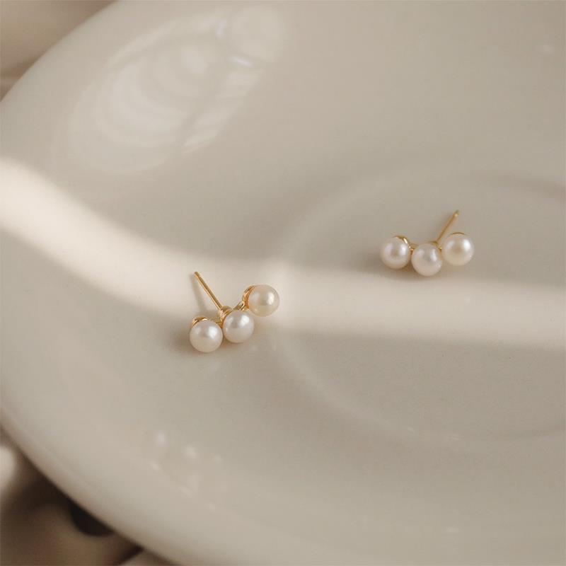 Pearl Female Winter Special Interest High-grade Light Earrings