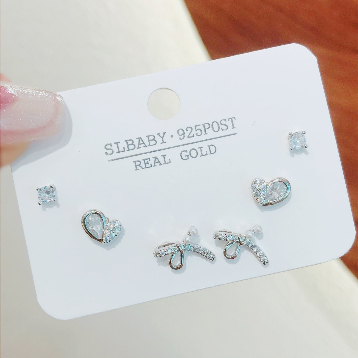 Women's High-grade Pearl Bow Elegant Special Interest Earrings