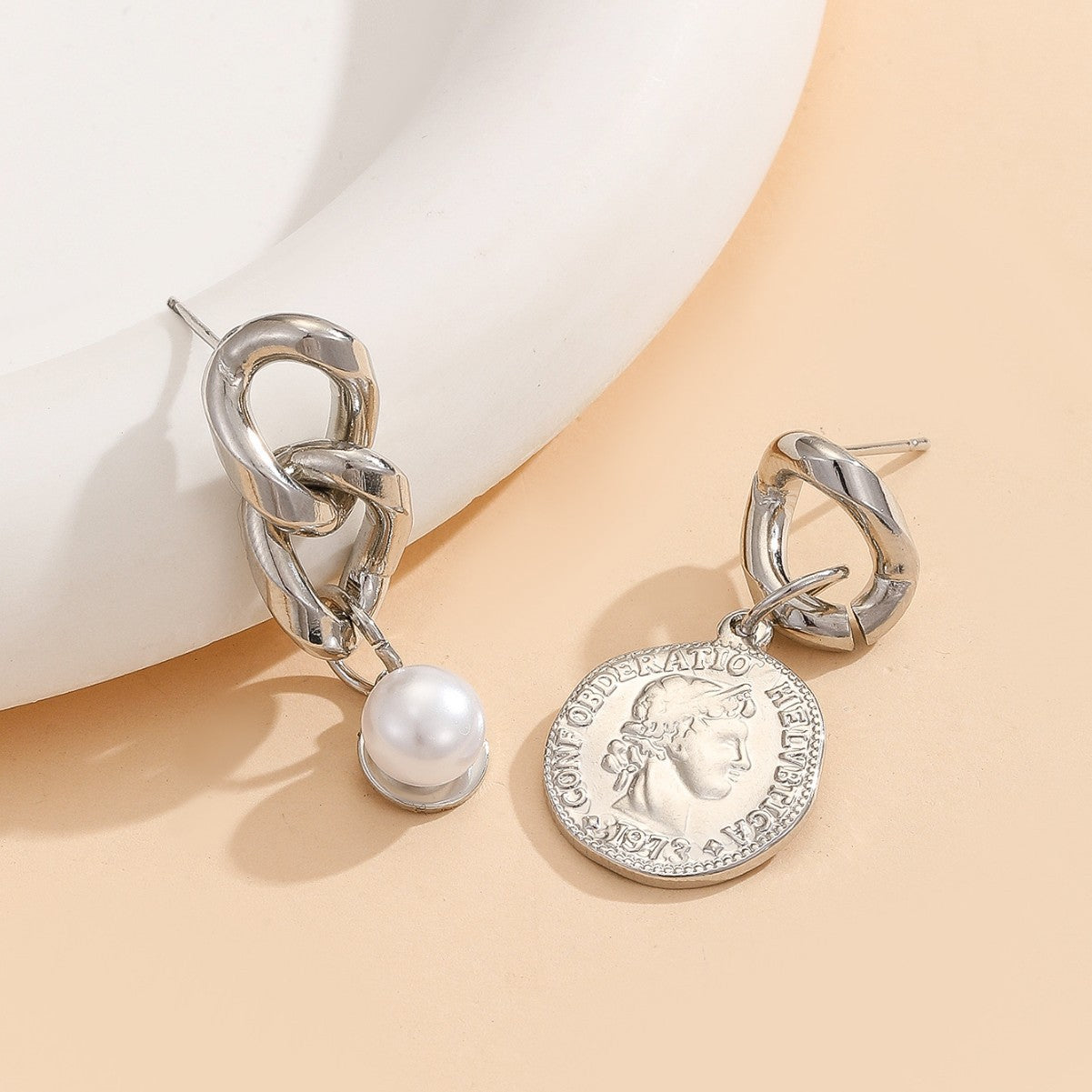Chain Pearl Portrait Eardrops Unique Ear Niche Stud Earrings