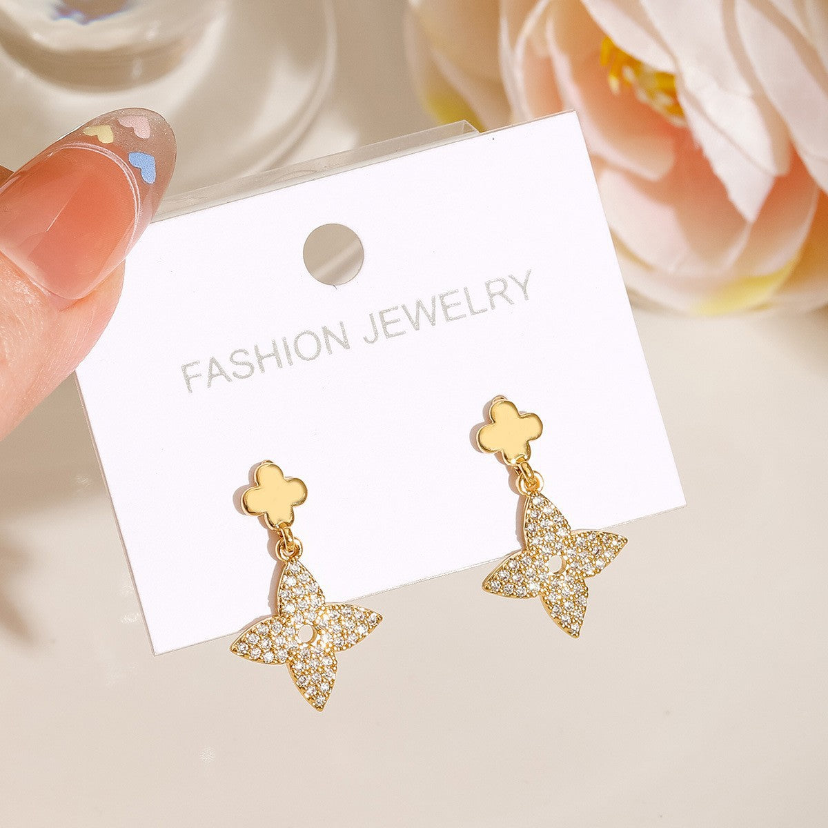 Exquisite Sweet Cutout Fritillary Plate Clover Flower Niche Earrings
