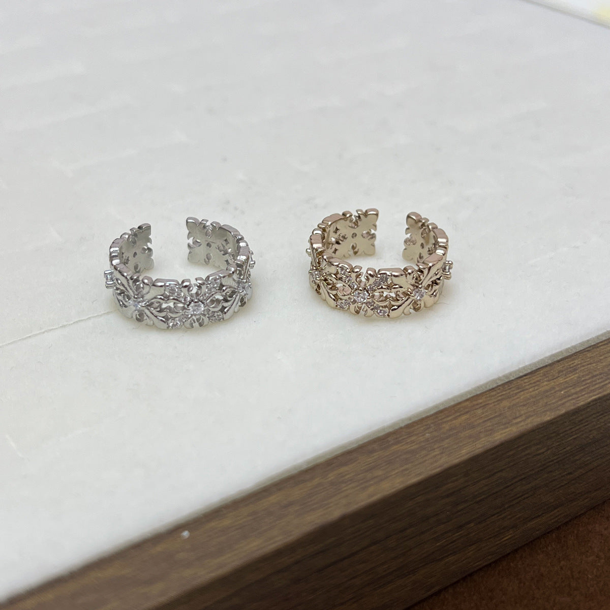 Hollow Flower-de-luce Carved Open Female Light Luxury Minority Ring