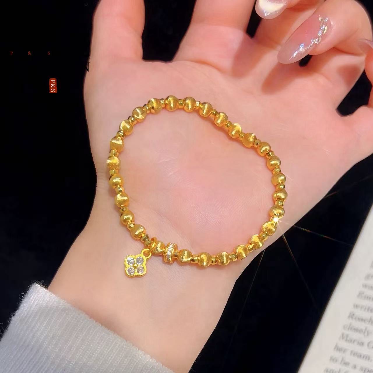 Drill Four-leaf Clover Flashing Cat Eye Bracelet