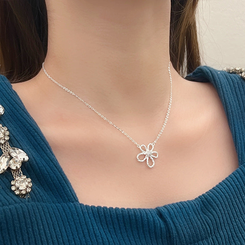 Women's Heart Light Luxury Minority Clavicle Chain Cold Necklace