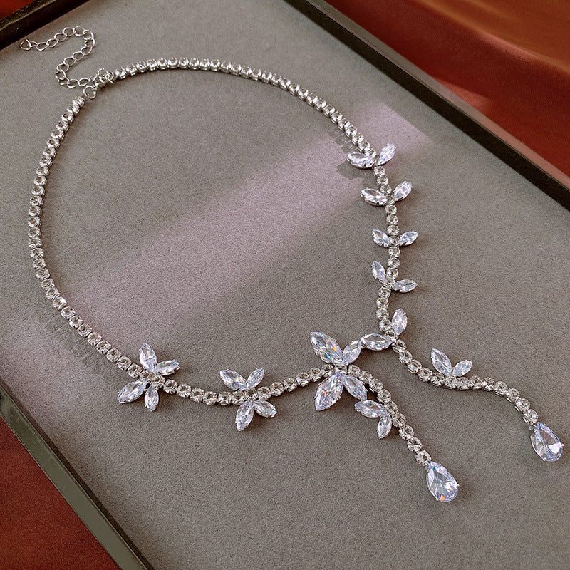 Palace Style Temperamental Minority Clavicle Chain Light Necklaces