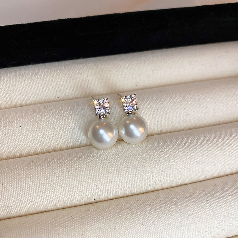 Needle Pearl Round Geometric Light Luxury Earrings