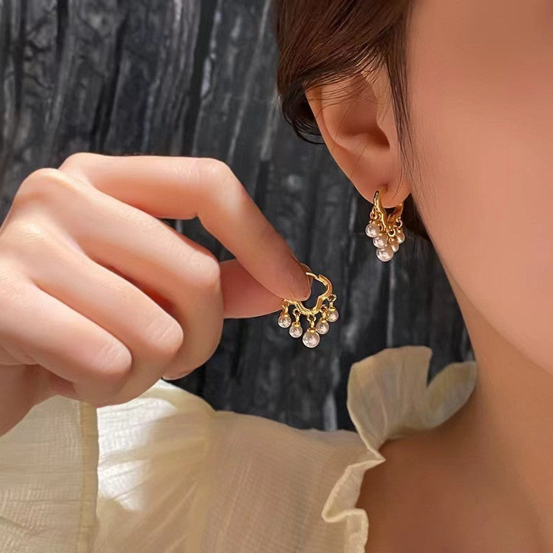 Women's Small Simple Hollow Pearl High-grade Refined Stud Earrings