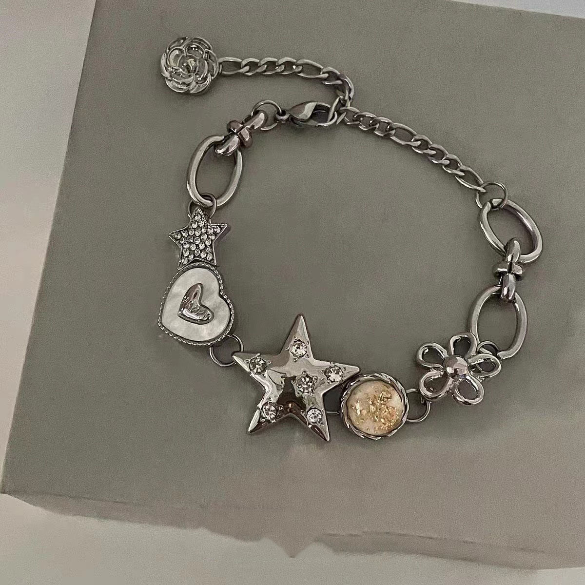Women's & Men's Metal Sense Heart-shaped Design High Bracelet