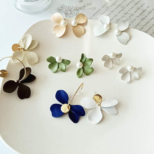 Women's Petal Pearl Mori Style Niche Design Stud Earrings