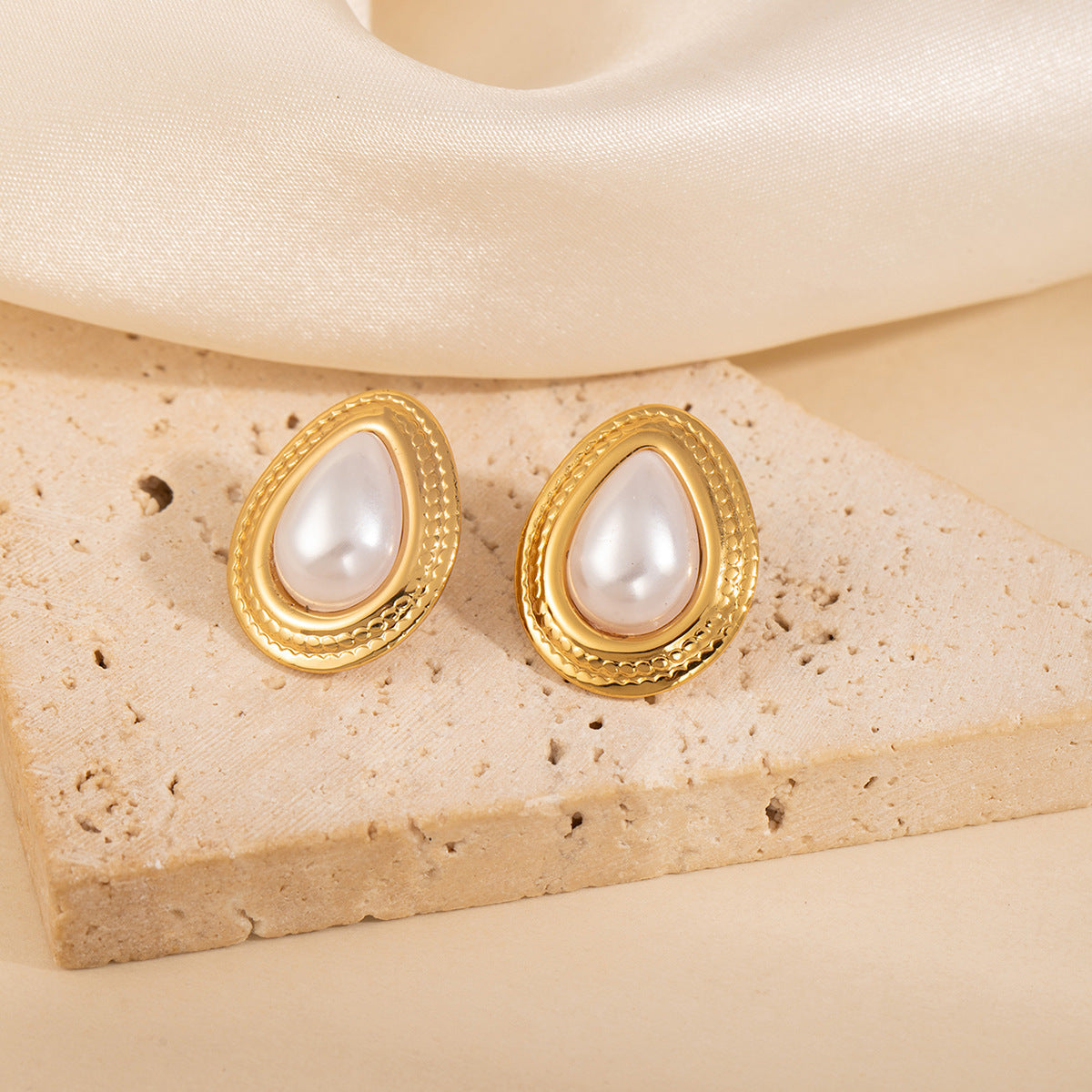 Steel Flower Heart Pearl Female Light Luxury Minority Water Stud Earrings