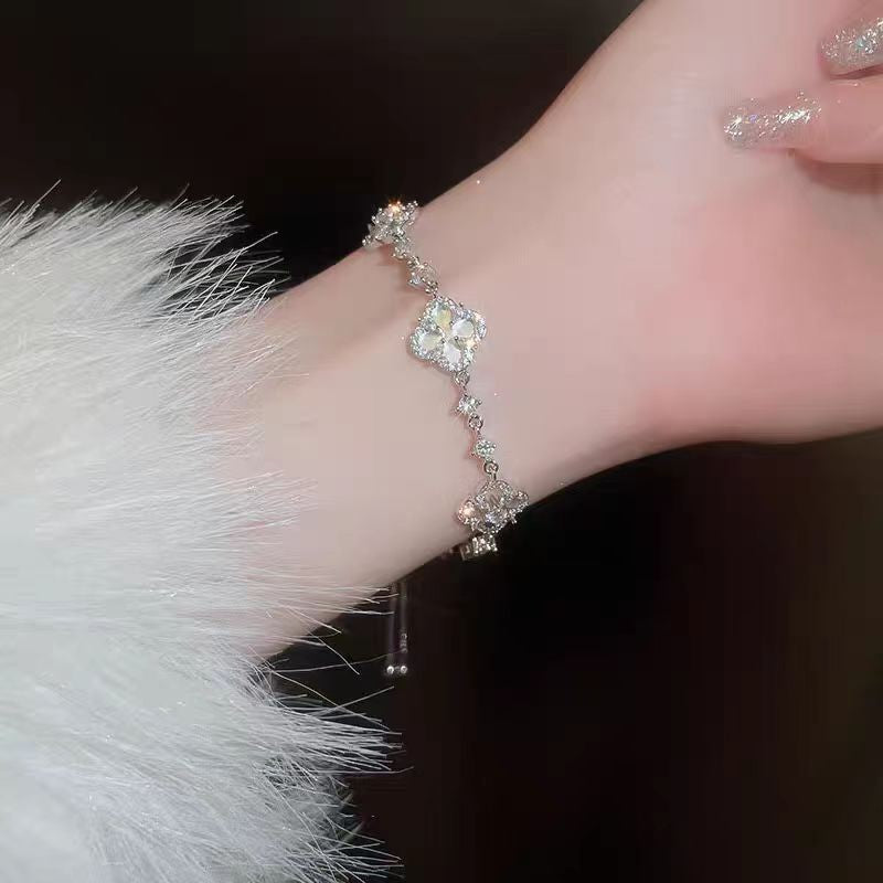 Beautiful Light Luxury High-grade Full Diamond Flash Trendy Temperamental Minority Bracelets