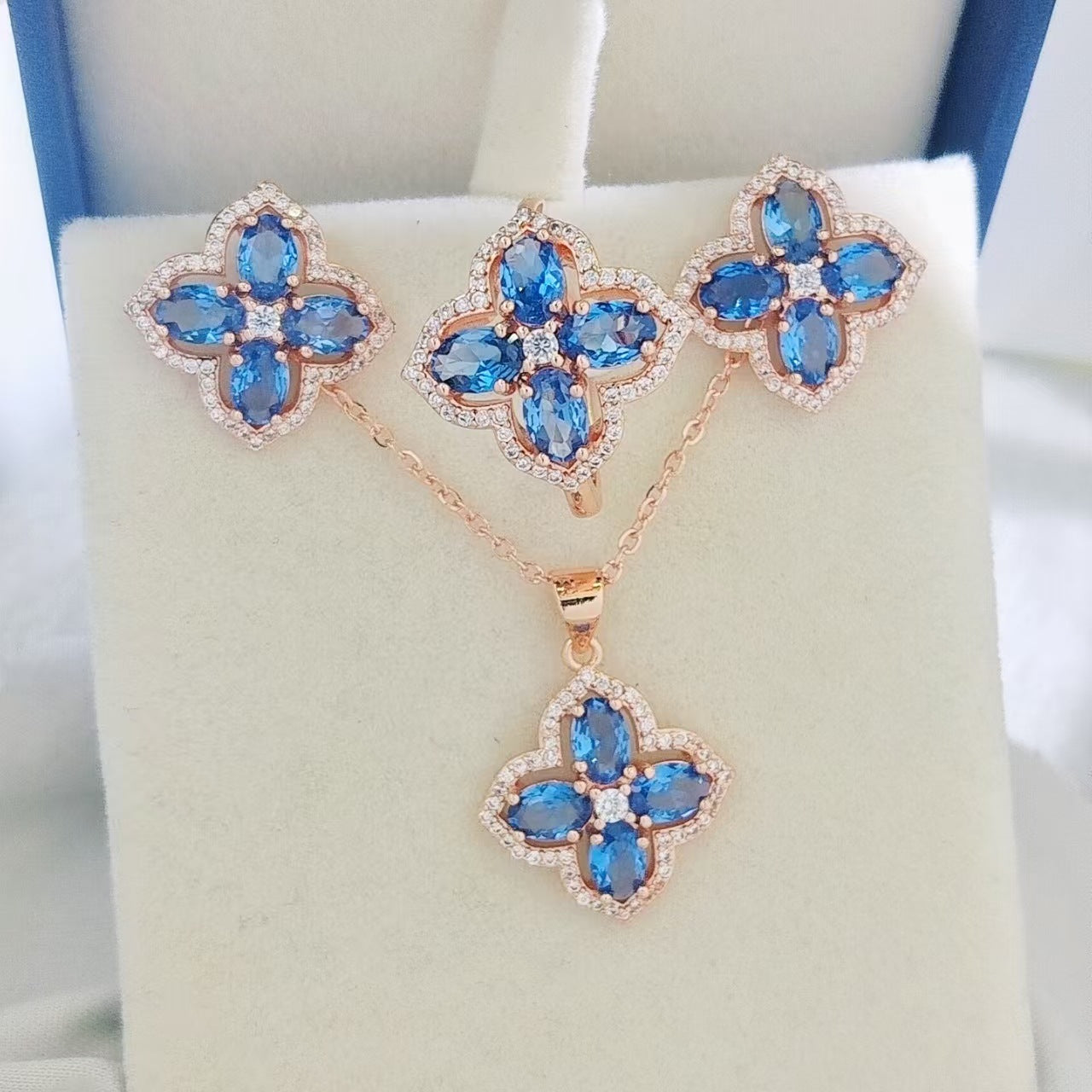 Electroplated Inlaid Red Corundum Blue Pointed Crystal Clover Jewelry Set