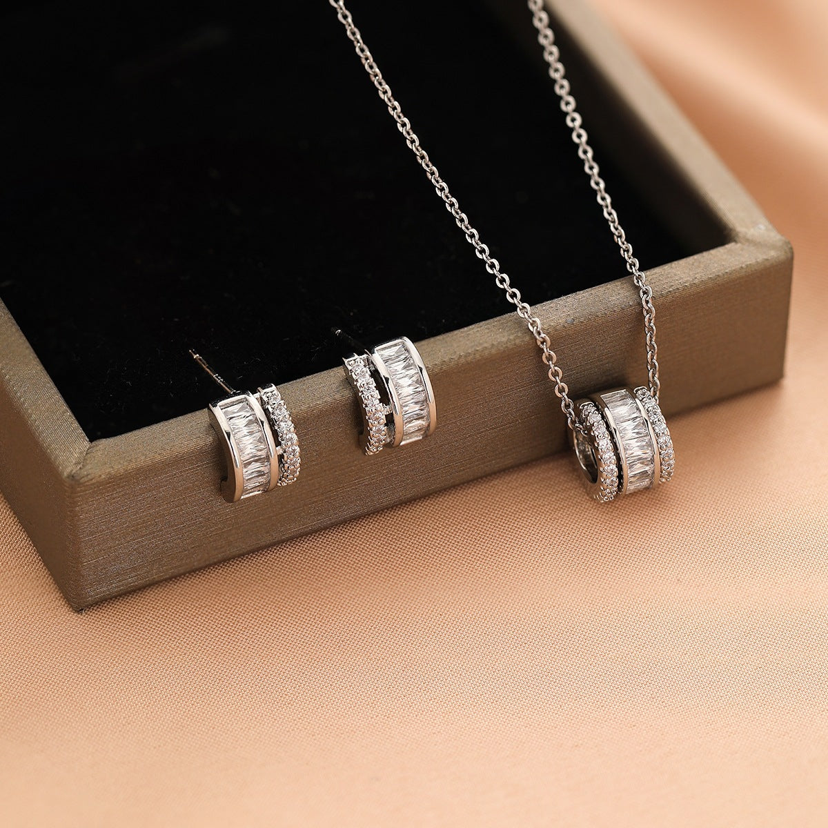 Glamorous Comfortable Two-piece Affordable Luxury Fashion Jewelry Set