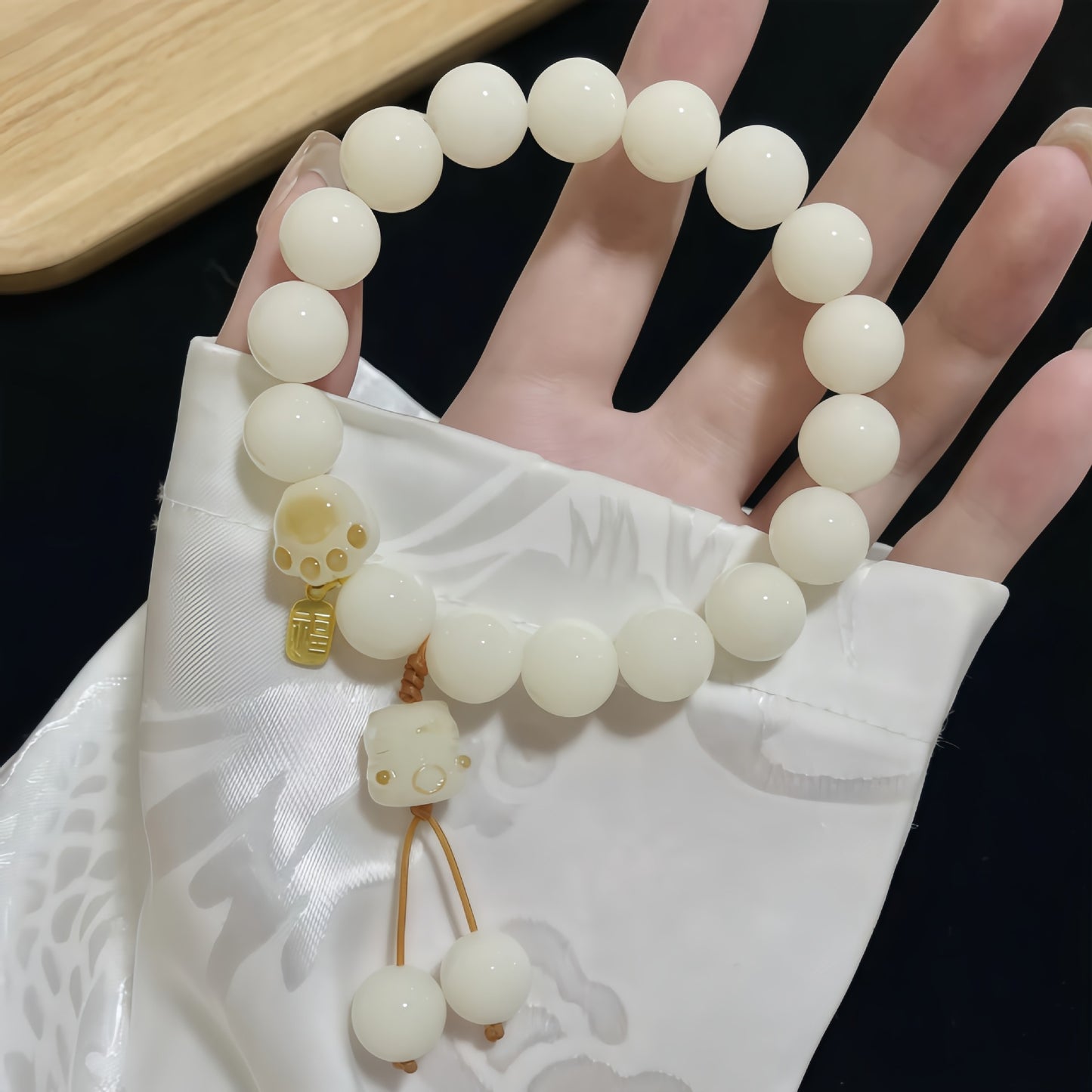 Men's Natural Bodhi Carving Cat's Paw Female Hand Toy Bracelet