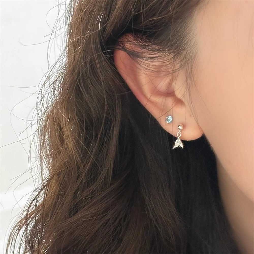 Women's Small Simple Hollow Pearl High-grade Refined Stud Earrings