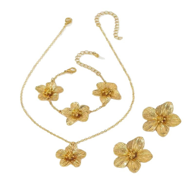 Slouchy Classic Women's Flower Golden Stamen Jewelry Set