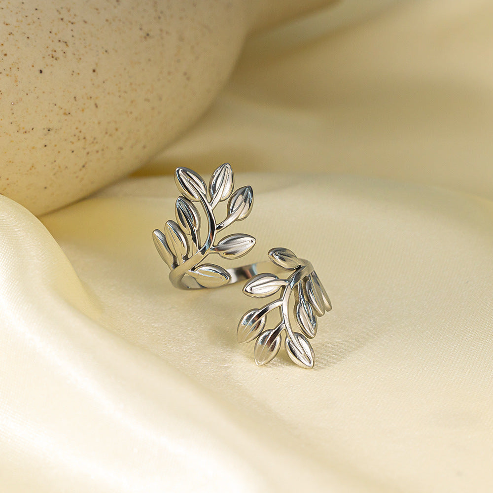 Stainless Steel Gold-plated Love Heart Flowers Rings