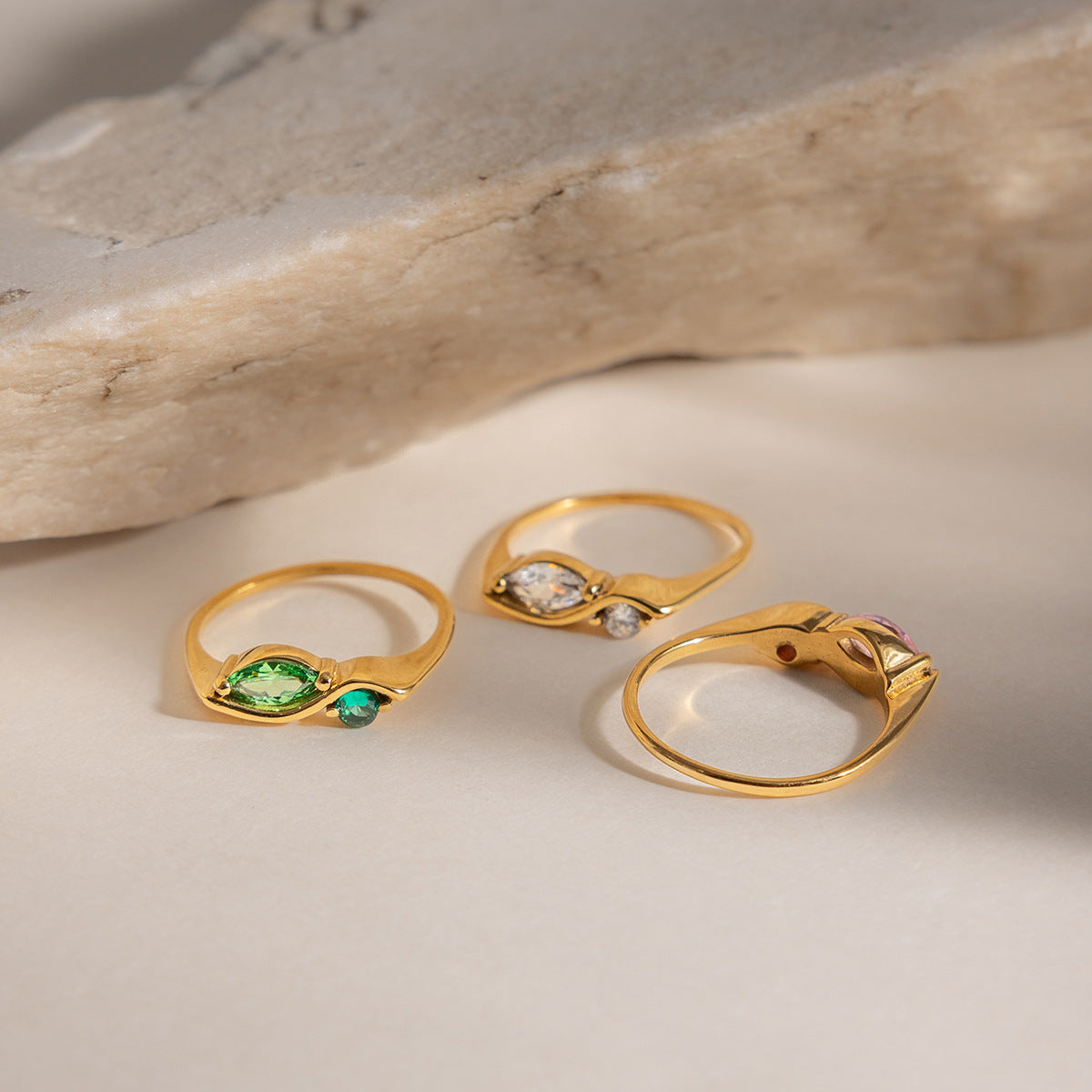 Gold Stainless Steel Electroplated Classic Style Female Inlaid Ring