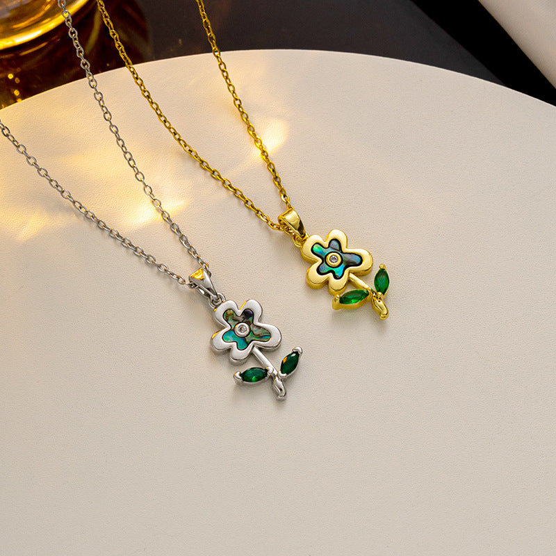 Design High-grade Light Luxury Titanium Steel Heart Flowers Necklaces