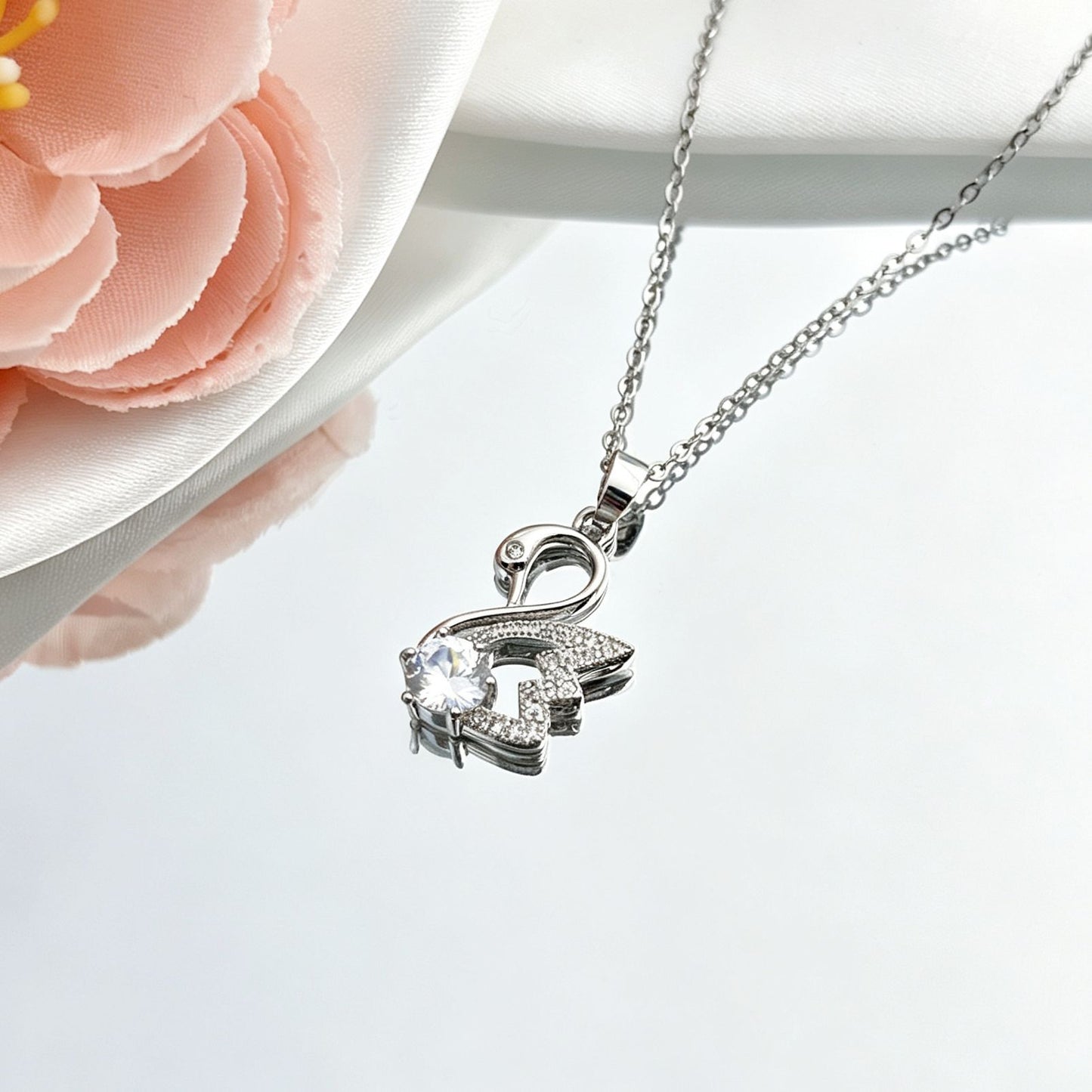 Women's Swan Light Luxury High-grade Clavicle Chain Elegant Necklace