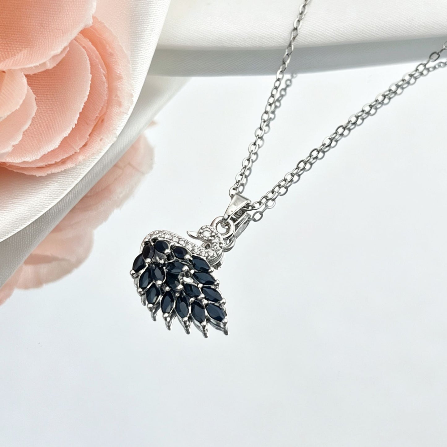 Women's Swan Light Luxury High-grade Clavicle Chain Elegant Necklace