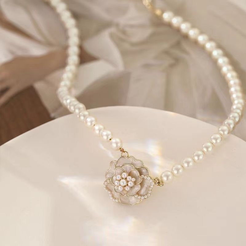 Luxury Minority Temperament Sweet Fresh Feeling Necklace