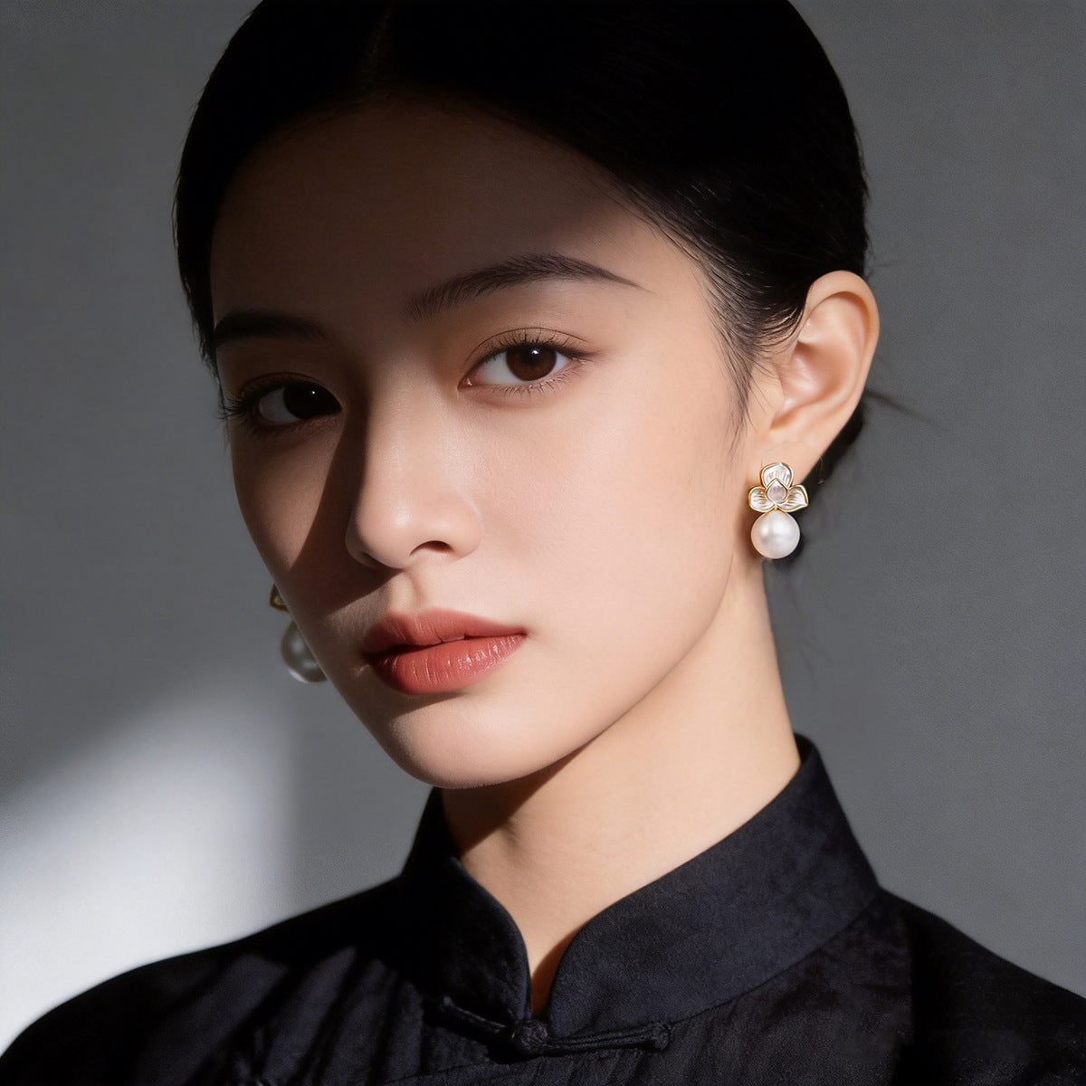 Elegant Flower Pearl High Sense Classic Style Camellia Fashion Light Earrings