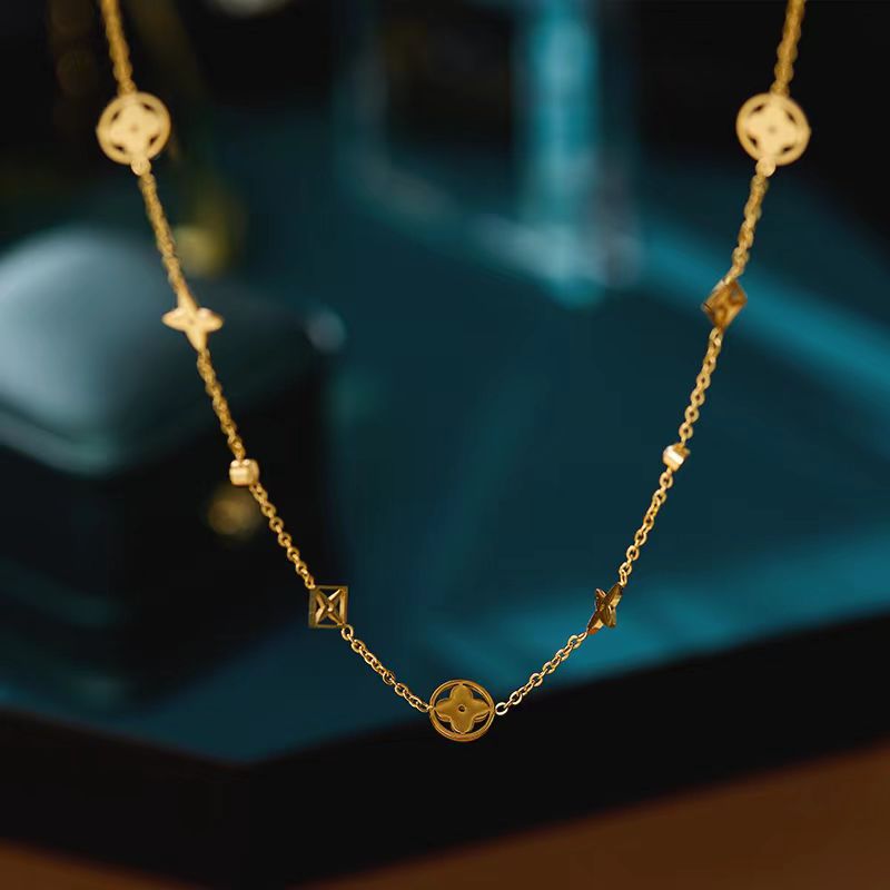 Women's Fashion High-grade Clover Diamond Titanium Steel Gold Necklace