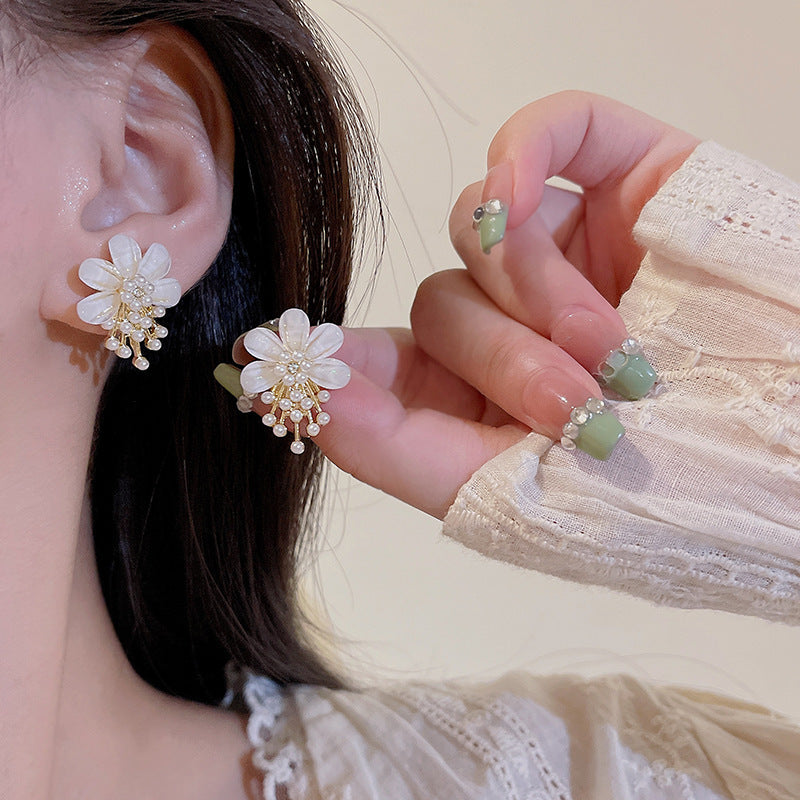 Women's Sier Needle Fresh Flower For Light Luxury Minority High-grade Pearl Stud Earrings